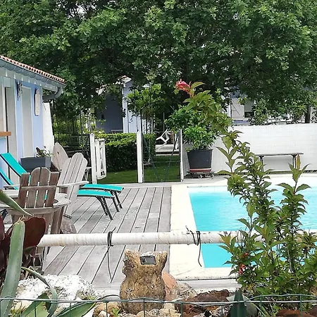 Prázdninový dům Maison Familiale Au Calme Avec Piscine En Bordure De Foret Salles (Gironde)