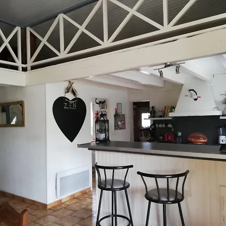Сasa de vacaciones Maison Familiale Au Calme Avec Piscine En Bordure De Foret *