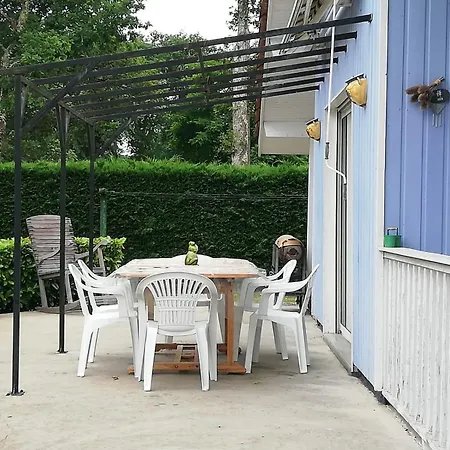 Prázdninový dům Maison Familiale Au Calme Avec Piscine En Bordure De Foret Salles (Gironde)