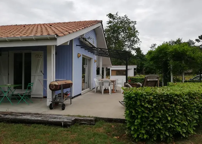 Maison Familiale Au Calme Avec Piscine En Bordure De Foret Дом отдыха