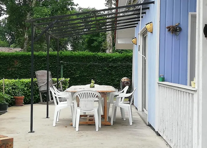 Дом отдыха Maison Familiale Au Calme Avec Piscine En Bordure De Foret Саль